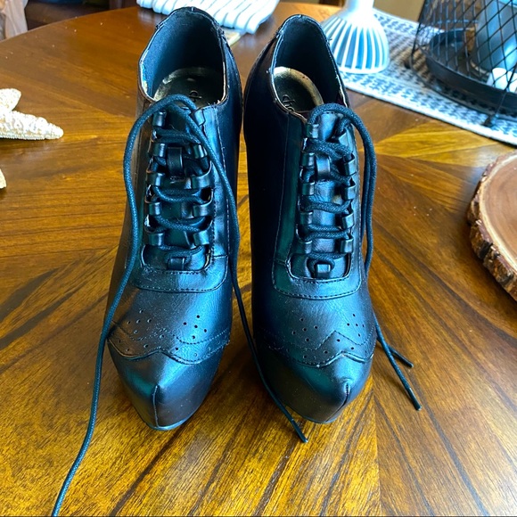 Cute 6 Inch Heel Booties - Picture 3 of 6